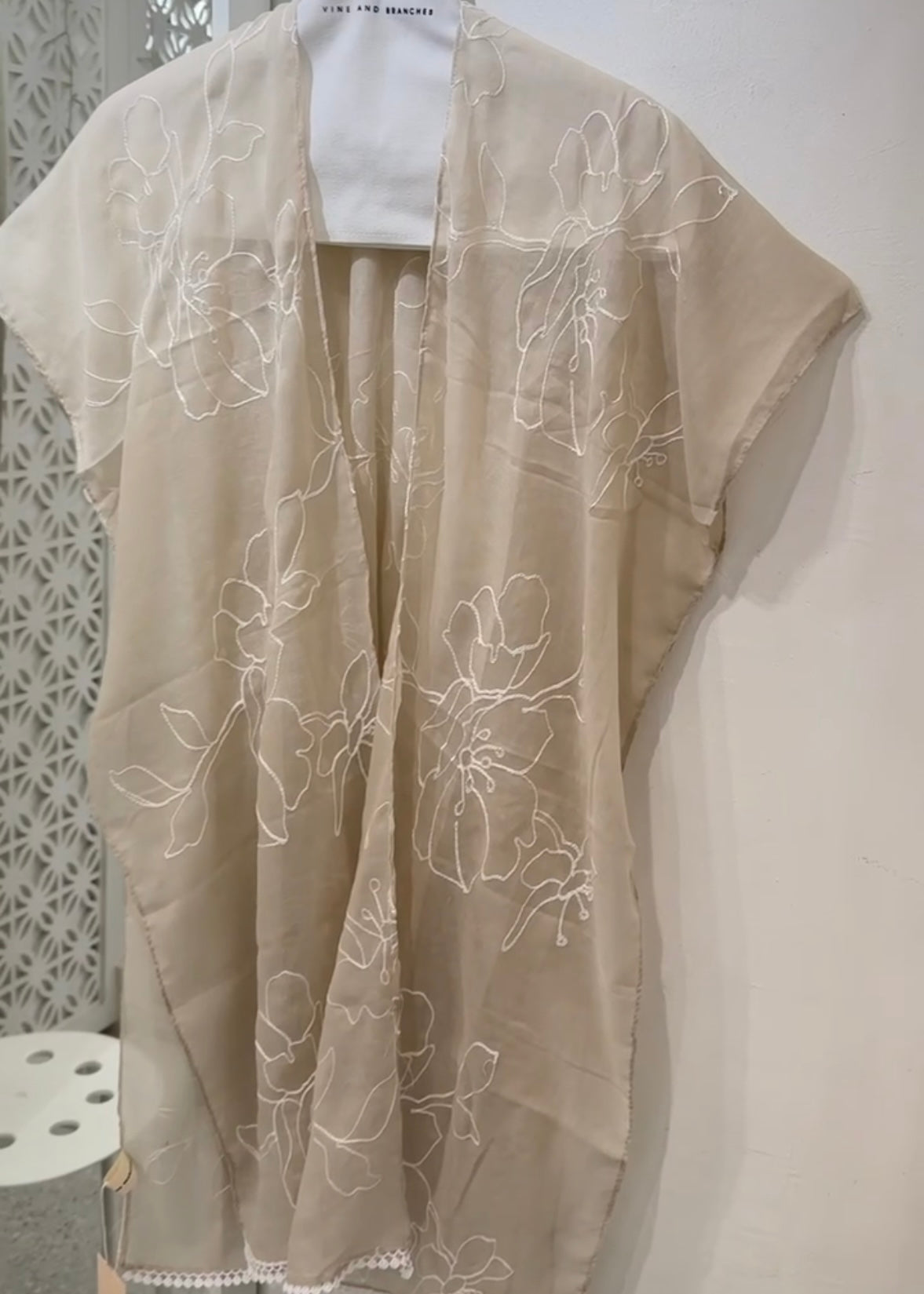 Jens Outer | Embroidery Beige